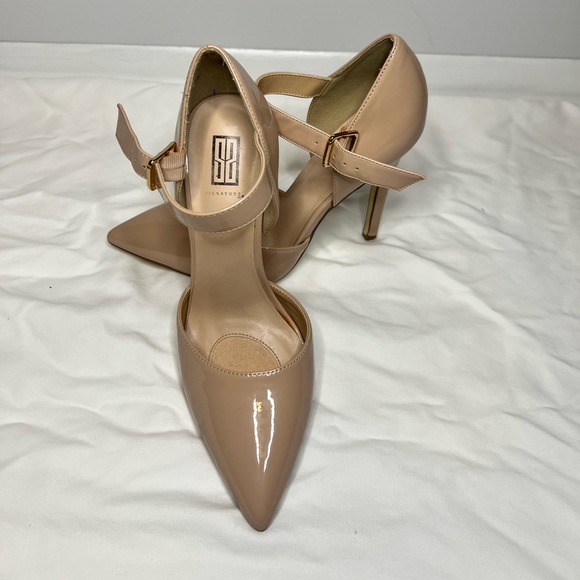 Signature Tan pumps size 8 - Picture 8 of 8